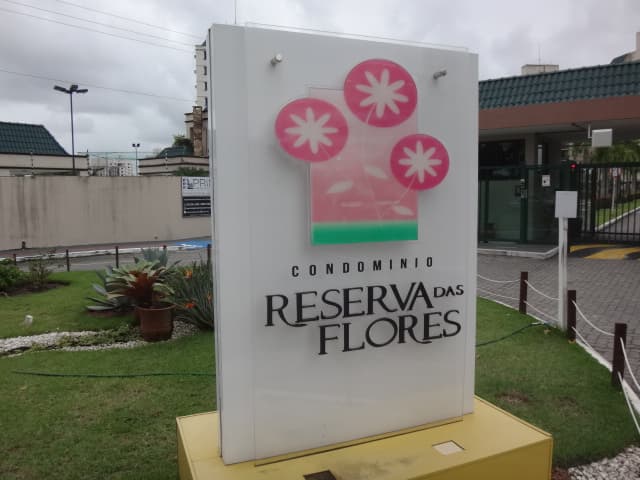 Apartamento no Cond. Reserva das Flores
